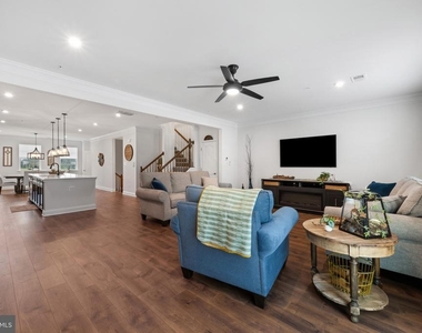 4514 Reaney Lane - Photo Thumbnail 12