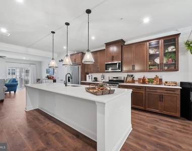 4514 Reaney Lane - Photo Thumbnail 4