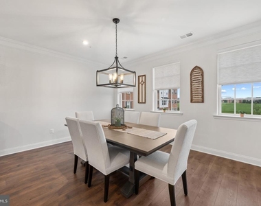 4514 Reaney Lane - Photo Thumbnail 9