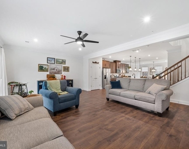 4514 Reaney Lane - Photo Thumbnail 10