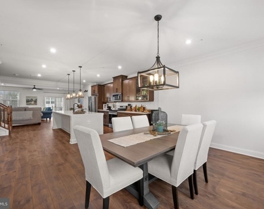 4514 Reaney Lane - Photo Thumbnail 7