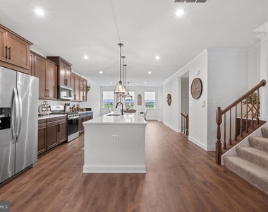 4514 Reaney Lane - Photo Thumbnail 2