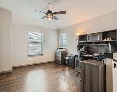 7928 Castelardo Pl - Photo Thumbnail 24