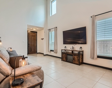 7928 Castelardo Pl - Photo Thumbnail 8