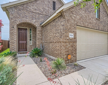 7928 Castelardo Pl - Photo Thumbnail 3
