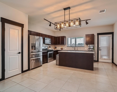 7928 Castelardo Pl - Photo Thumbnail 9