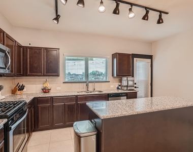 7928 Castelardo Pl - Photo Thumbnail 10