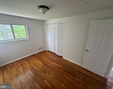 5411 Cynthia Terrace - Photo Thumbnail 12