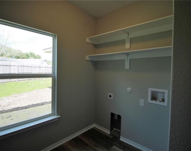 3402 Crystal Cir - Photo Thumbnail 10