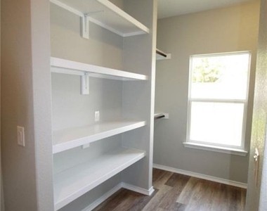3402 Crystal Cir - Photo Thumbnail 9