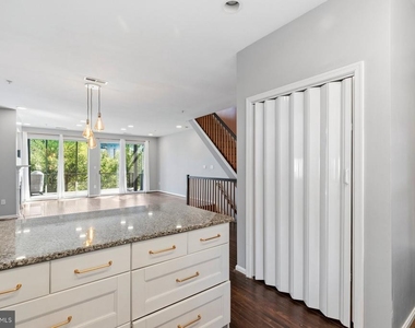 1025 Covington Street - Photo Thumbnail 4