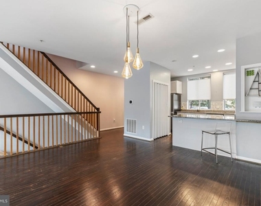 1025 Covington Street - Photo Thumbnail 2