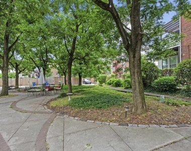 2024 Park Avenue - Photo Thumbnail 14
