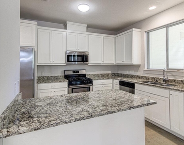 3301 Thomas Kincheon St - Photo Thumbnail 6