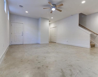 3301 Thomas Kincheon St - Photo Thumbnail 4