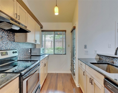 1505 Bridgeway Dr - Photo Thumbnail 10