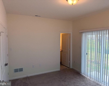 730 Rosler Way - Photo Thumbnail 2