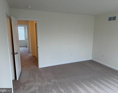 730 Rosler Way - Photo Thumbnail 11