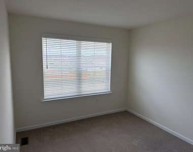 730 Rosler Way - Photo Thumbnail 15