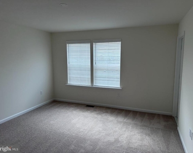 730 Rosler Way - Photo Thumbnail 10