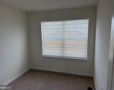 730 Rosler Way - Photo Thumbnail 13