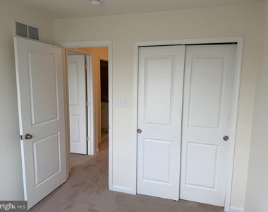 730 Rosler Way - Photo Thumbnail 14