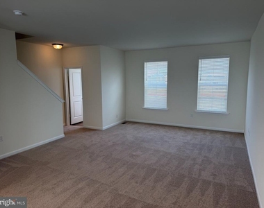 730 Rosler Way - Photo Thumbnail 7