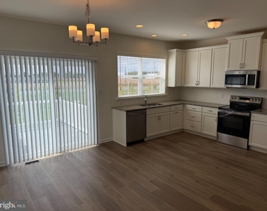 730 Rosler Way - Photo Thumbnail 5