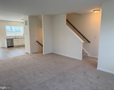 730 Rosler Way - Photo Thumbnail 4