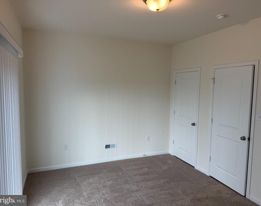 730 Rosler Way - Photo Thumbnail 3