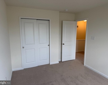 730 Rosler Way - Photo Thumbnail 16