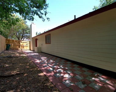 6201 Soft Wind Cir - Photo Thumbnail 16
