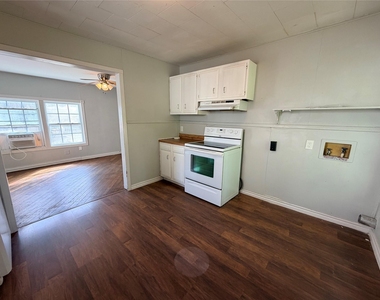 107 Franklin St - Photo Thumbnail 7