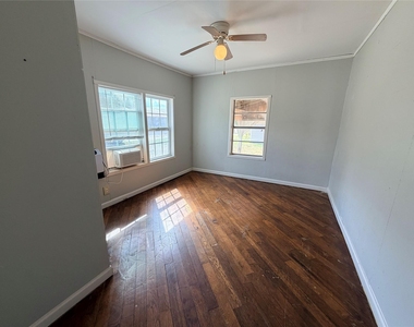 107 Franklin St - Photo Thumbnail 10