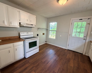 107 Franklin St - Photo Thumbnail 5