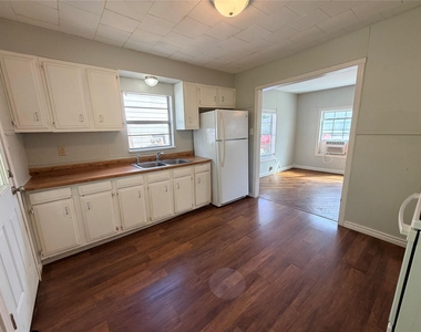 107 Franklin St - Photo Thumbnail 6