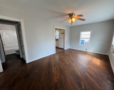 107 Franklin St - Photo Thumbnail 3
