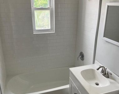 4219 Brooks Street Ne - Photo Thumbnail 3