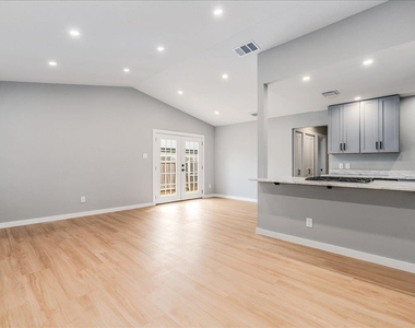 803 Kavanagh Dr - Photo Thumbnail 11