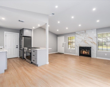 803 Kavanagh Dr - Photo Thumbnail 2