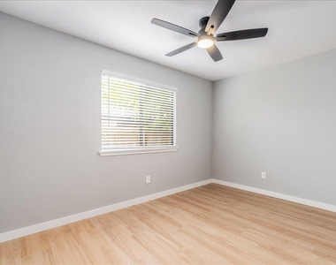 803 Kavanagh Dr - Photo Thumbnail 12