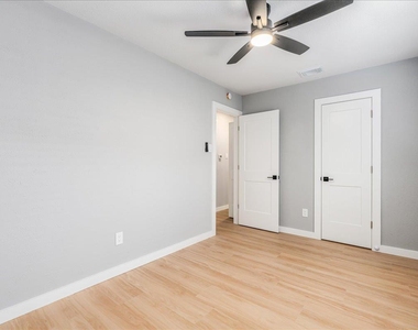 803 Kavanagh Dr - Photo Thumbnail 13