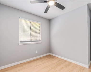803 Kavanagh Dr - Photo Thumbnail 17