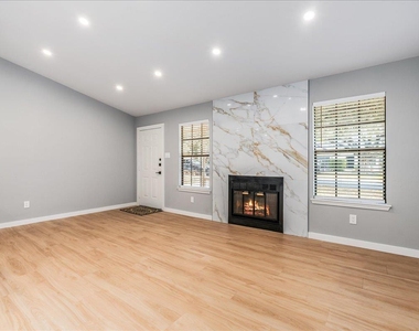 803 Kavanagh Dr - Photo Thumbnail 10