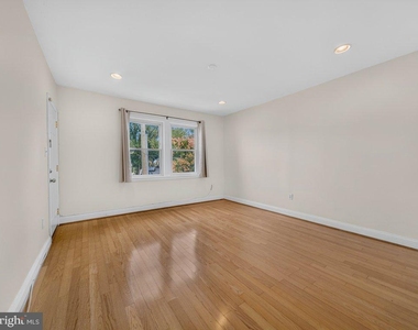 1333 Adams Street Ne - Photo Thumbnail 6
