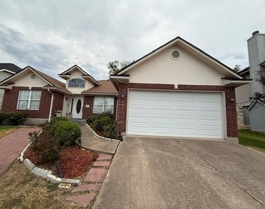 2106 Surrey Dr - Photo Thumbnail 1