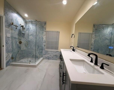 2106 Surrey Dr - Photo Thumbnail 10
