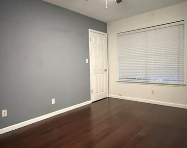2106 Surrey Dr - Photo Thumbnail 15