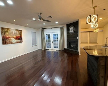 2106 Surrey Dr - Photo Thumbnail 4