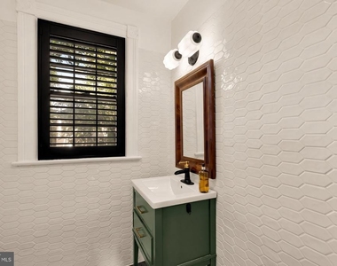3719 Windom Place Nw - Photo Thumbnail 7